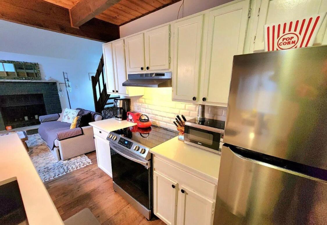 Cozy In The Heart Of The Poconos Chalet Tobyhanna