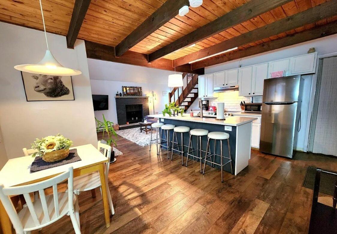Cozy In The Heart Of The Poconos Chalet